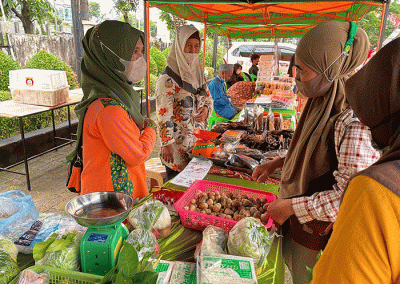 Kegiatan yang berlangsung dari tanggal 26 hingga 28 April 2022 ini menyediakan berbagai komoditas pangan seperti Beras Premium, Minyak Goreng dan lain-lain.