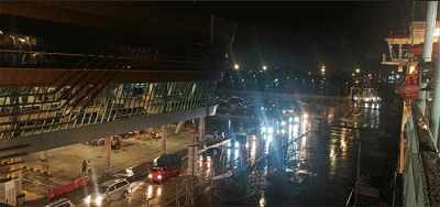 Suasana Pemudik memadati Pelabuhan di Terminal Executive Bakauheni, Lampung, Rabu malam (27/4/2022).