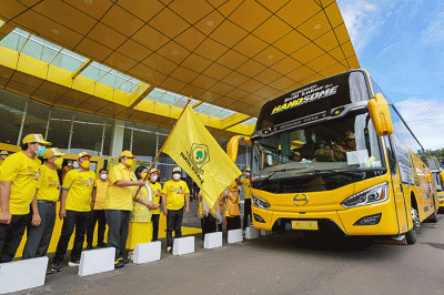 Menteri Koordinator Bidang Perekonomian yang juga Ketua Umum DPP Partai Golkar Airlangga Hartarto melepas program Mudik Gratis Partai Golkar.