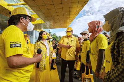 Menteri Koordinator Bidang Perekonomian yang juga Ketua Umum DPP Partai Golkar Airlangga Hartarto melepas program Mudik Gratis Partai Golkar.