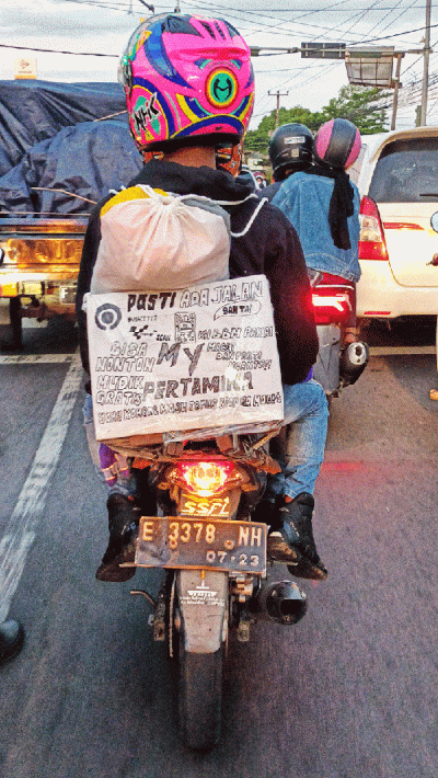 Pemudik motor saat melintasi jalur Pantura, Jawa Barat, Jumat (29/4/2022).