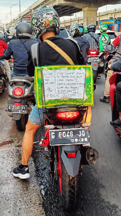 Pemudik motor saat melintasi jalur Pantura, Jawa Barat, Jumat (29/4/2022).