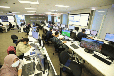 XL Axiata juga telah menyiapkan tim jaringan, baik di pusat monitoring Customer Experience and Service Operation Center (CESOC) di XL Axiata Tower.