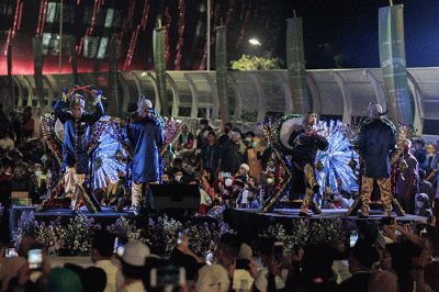 Gubernur DKI Jakarta, Anies Baswedan memukul bedug membuka acara Festival Tabuh Bedug di Jakarta International Stadium (JIS), Jakarta Utara.