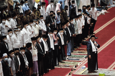 Umat Islam melaksanakan Shalat Idul Fitri 1443 H di Masjid Istiqlal, Jakarta Pusat, Senin (2/5/2022).