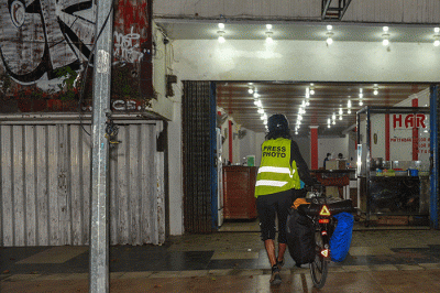 Veri Sanovri pemudik yang mengunakan sepeda dari Serpong, Kota Tangerang, Provinsi Banten sampai di Kota Palembang, Minggu (1/5/2022).