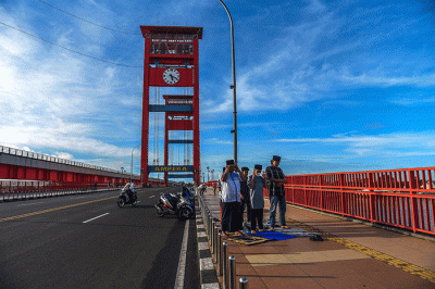 Umat Muslim Kota Palembang menunaikan Shalat Idul Fitri 1443 H di Masjid Agung Sultan Mahmud Badaruddin Jayo Wikramo Palembang, Senin (2/5/2022).