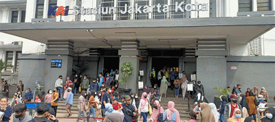 Pengunjung memadati kawasan wisata Kota Tua Jakarta, Rabu (4/5/2022).