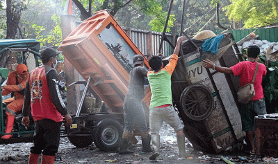 Sebanyak 150 ton sampah diangkut Pekerja Harian Lepas (PHL) Sudin Lingkungan Hidup Jakarta Selatan setiap hari dari Lokasi Penampungan Sampah (LPS) Rawajati.