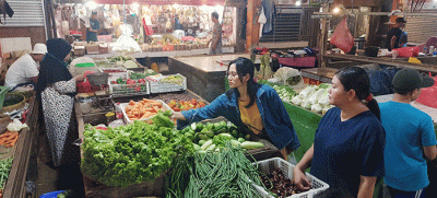 Suasana aktivitas pedagang di Pasar Kecapi, Kota Bekasi, Jawa Barat, Kamis (5/5/2022).