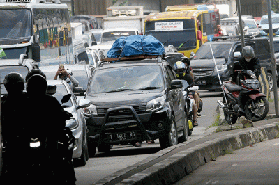 Imbas One Way, Jalan Kalimalang Macet Total