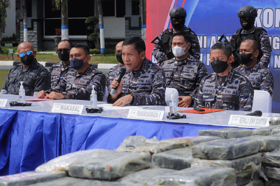 Konferensi pers pengungkapan kasus penggagalan Penyelundupan Narkoba di Wilayah kerja Lanal Banten di halaman kantor Koarmada 1, Jakarta Pusat.