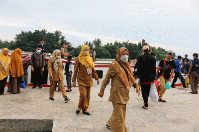Hari Pertama Pegawai Negeri Sipil (PNS) Pemerintah Kabupaten Kepulauan Seribu masuk kerja setelah libur lebaran Idul Fitri 1443 H, Senin (9/5/2022).