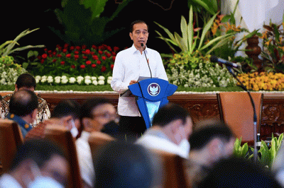 Presiden Joko Widodo memberikan sejumlah arahan dalam Sidang Kabinet Paripurna di Istana Negara, Jakarta, Senin (9/5/2022).