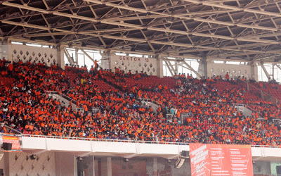 Massa aksi May Day Fiesta berjalan menuju Stadion Utama Gelora Bung Karno (SUGBK), Senayan, Jakarta, Sabtu (14/5/2022).