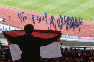 Massa aksi yang tergabung dalam kelompok buruh mengikuti kegitan May Day Fiesta di Stadion Utama Gelora Bung Karno, Senayan, Jakarta Selatan, Sabtu (14/5/2022).