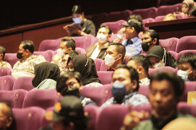 Suasana penonton menunggu film dimulai di biskop kawasan Jakarta Selatan, Minggu (15/5/2022).