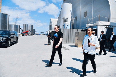 Presiden Joko Widodo berkunjung ke Space X di Boca Chica, Amerika Serikat, Sabtu (14/5/2022).