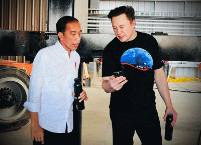 Presiden Joko Widodo berkunjung ke Space X di Boca Chica, Amerika Serikat, Sabtu (14/5/2022).