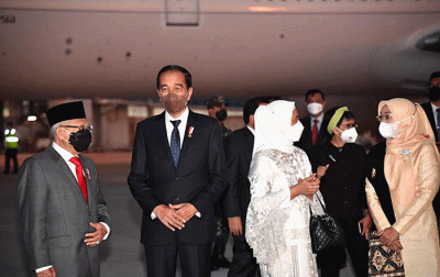 Presiden Jokowi dan Ibu Iriana Joko Widodo tiba di Tanah Air pada Senin, 16 Mei 2022, selepas melakukan rangkaian kunjungan kerja di Washington DC.