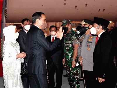 Presiden Jokowi dan Ibu Iriana Joko Widodo tiba di Tanah Air pada Senin, 16 Mei 2022, selepas melakukan rangkaian kunjungan kerja di Washington DC.