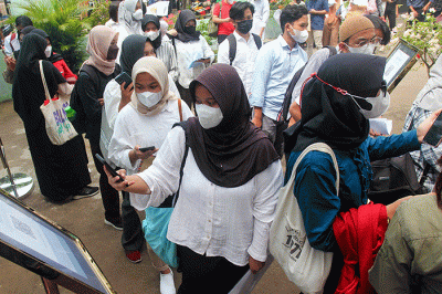 Peserta mengikuti Ujian Tulis Berbasis Komputer (UTBK) Seleksi Bersama Masuk Perguruan Tinggi Negeri (SBMPTN) 2022 gelombang pertama di UPN Jakarta.
