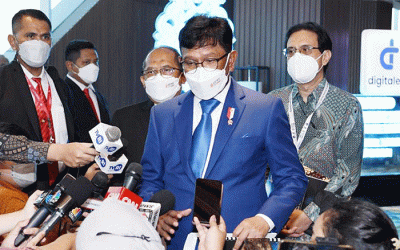 Meskipun terbuka untuk umum, Menteri Johnny mengingatkan kapasitas peserta terbatas yakni 200 ribu orang.