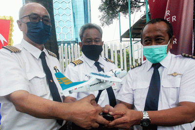 Sejumlah eks pilot senior Merpati Air menggelar aksi unjuk rasa menuntut hak gaji dan pesangon yang belum dibayarkan di Jakarta, Rabu (18/5/2022).