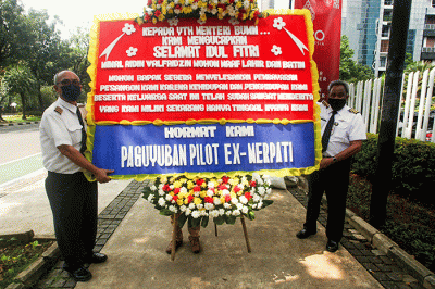 Sejumlah eks pilot senior Merpati Air menggelar aksi unjuk rasa menuntut hak gaji dan pesangon yang belum dibayarkan di Jakarta, Rabu (18/5/2022).