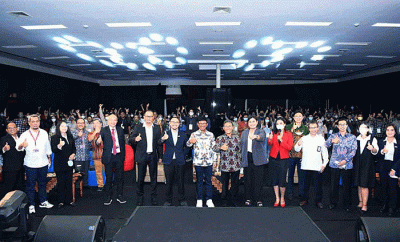 Menteri Johnny menyatakan, salah satu gagasan yang diangkat pada pembahasan isu DEWG ialah people-centered digital connectivity.