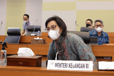 Menteri Keuangan Sri Mulyani mengikuti rapat kerja dengan Badan Anggaran (Banggar) DPR di Kompleks Parlemen, Senayan, Jakarta, Kamis (19/5/2022).