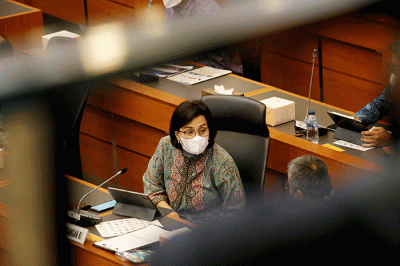 Menteri Keuangan Sri Mulyani mengikuti rapat kerja dengan Badan Anggaran (Banggar) DPR di Kompleks Parlemen, Senayan, Jakarta, Kamis (19/5/2022).