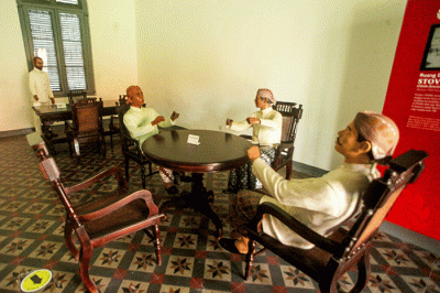Pelajar melihat diorama yang terpajang di Museum Kebangkitan Nasional, Jakarta, Jumat (20/5/2022).