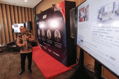 Wali Kota Cilegon H. Helldy Agustian, S.E., S.H., M.H. memberikan pemaparan saat penjurian Indonesian Visionary Leader di Auditorium Gedug Sindo.