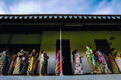 Founder Belantara budaya Indonesia, Diah Kusumawardani (tengah) saat Parade Fashion Show dalam rangkaian Bulan Kebangkitan di Museum Kebangkitan Nasional.