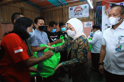 Menaker Ida Fauziah saat menghadiri acara halal bihalal dengan perkumpulan komunitas pengemudi Indonesia.