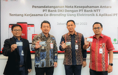 Penandatanganan Nota Kesepahaman antara PT Bank DKI dengan PT Bank NTT tentang kerja sama co-branding uang elektronik dan aplikasi PT Bank DKI di Jakarta.