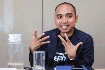 Co-Founder & Chief Internal Operations Officer eFishery, Chrisna Aditya Wardani saat sesi wawancara di kawasan Dago Pakar, Bandung, Jawa Barat.