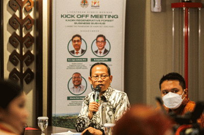 Wakil Ketua Umum Bidang Lingkungan Hidup dan Kehutanan KADIN, Silverius Oscar Unggul saat memaparkan program Regenerative Forest Bussines Sub Hub.