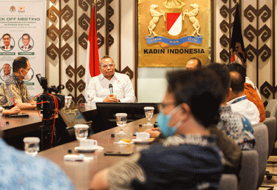 Wakil Ketua Umum Bidang Lingkungan Hidup dan Kehutanan KADIN, Silverius Oscar Unggul saat memaparkan program Regenerative Forest Bussines Sub Hub.