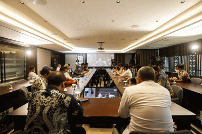 Wakil Ketua Umum Bidang Lingkungan Hidup dan Kehutanan KADIN, Silverius Oscar Unggul saat memaparkan program Regenerative Forest Bussines Sub Hub.