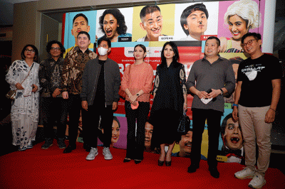 Executive Chairman MNC Group Hary Tanoesoedibjo nonton bareng Film Srimulat: Hil yang Mustahal dengan Wali Kota Solo, Gibran Rakabuming Raka.