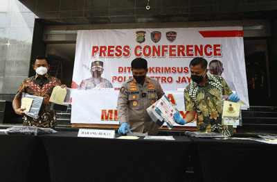 Pengungkapan kasus pinjaman online ilegal di Krimsus Polda Metro Jaya, Jakarta, Jumat (27/5/2022).