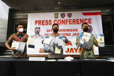 Pengungkapan kasus pinjaman online ilegal di Krimsus Polda Metro Jaya, Jakarta, Jumat (27/5/2022).