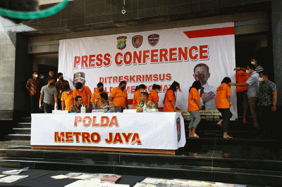 Pengungkapan kasus pinjaman online ilegal di Krimsus Polda Metro Jaya, Jakarta, Jumat (27/5/2022).