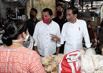 Presiden Jokowi mengunjungi sejumlah pasar yang ada di Kota Surakarta, mulai dari Pasar Mojosongo, Pasar Gede, Pasar Gading, hingga Pasar Harjodaksino.