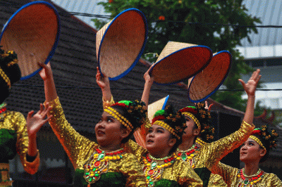 Sebanyak 18 peserta mengikuti lomba seni pertunjukan tari kreasi untuk umum di halaman depan Museum Sultan Mahmud Badarudin II Palembang, Minggu (29/5/2022).