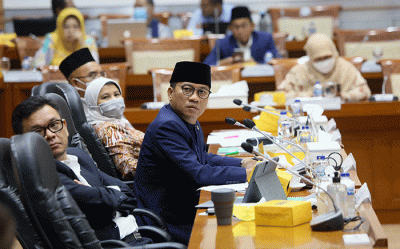 Menteri Agama Yaqut Cholil Qoumas saat mengikuti rapat kerja dan rapat dengar pendapat dengan Komisi VIII DPR di Kompleks Parlemen, Senayan.
