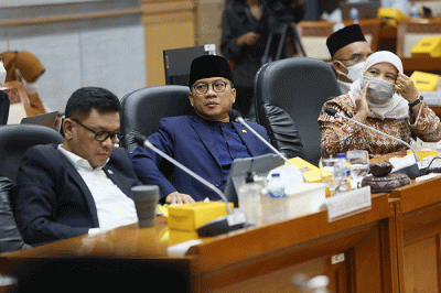 Menteri Agama Yaqut Cholil Qoumas saat mengikuti rapat kerja dan rapat dengar pendapat dengan Komisi VIII DPR di Kompleks Parlemen, Senayan.
