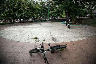 Anggota South Sumatra BMX (S2 BMX) Catur secara intensif berlatih jelang Festival Olahraga Rekreasi Nasional (Fornas) VI.